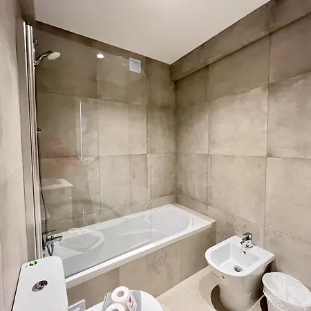 Stylish 2 With Pool By Homing Apartamento