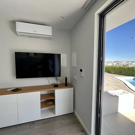 Daire Stylish 2 With Pool By Homing