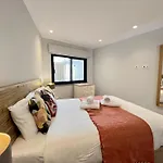 Stylish 2 With Pool By Homing Апартаменти *