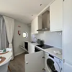 Stylish 2 With Pool By Homing Апартаменти *