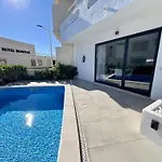 Апартаменти Stylish 2 With Pool By Homing Албуфейра